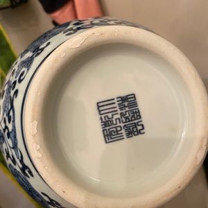 Accents - Blue & white vase small neck round base Accents - Blue & white vase small neck round base